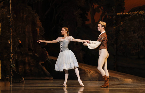 20161020_MCB_Giselle_Act1_DRDA_Arsht_73A3530