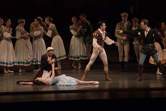 20161022_MCB_Giselle_Act1_2Cast_Tricia_Arsht_73A9353