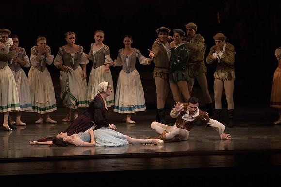 20161022_MCB_Giselle_Act1_2Cast_Tricia_Arsht_73A9383