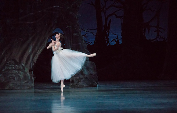 20161022_MCB_Giselle_Act2_2Cast_Tricia_Arsht_73A0164
