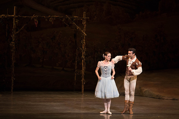 20161022_MCB_Giselle_Act1_2Cast_Tricia_Arsht_Arsht_73A5893
