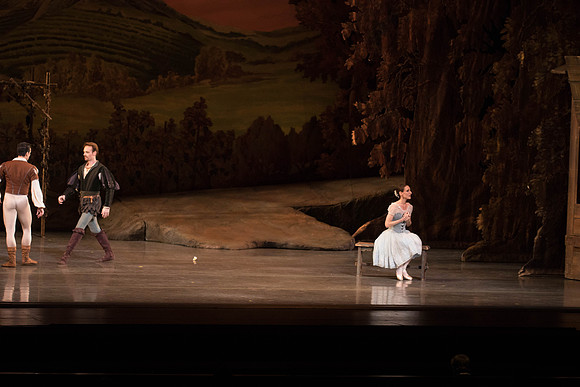 20161022_MCB_Giselle_Act1_2Cast_Tricia_Arsht_Arsht_73A6048