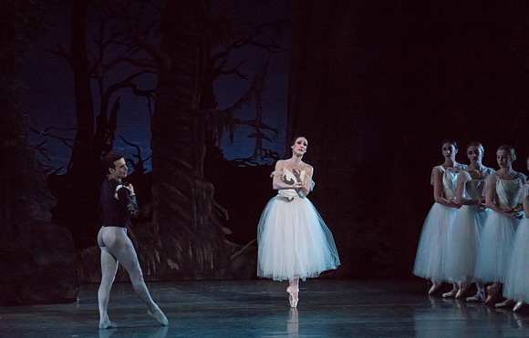 20161022_MCB_Giselle_Act2_2Cast_Tricia_Arsht_73A0018
