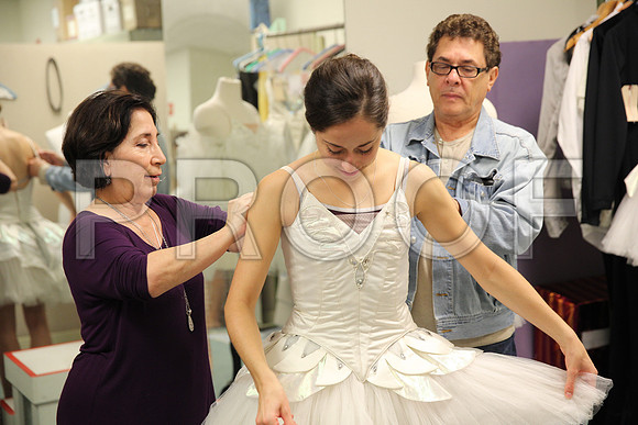20150901_Fitting_Swan_Lake_Wardrobe_IMG_6288
