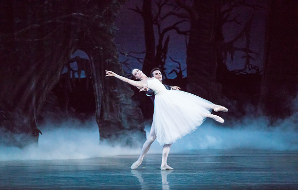 20161022_MCB_Giselle_Act2_2Cast_Tricia_Arsht_73A0864