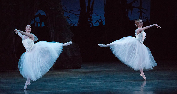 20161022_MCB_Giselle_Act2_2Cast_Tricia_Arsht_73A0476