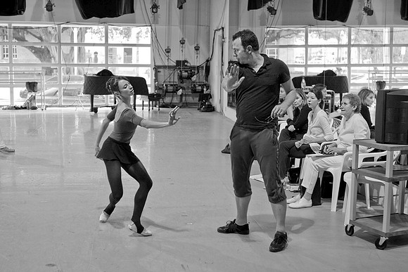 7065B_DG_Studio_Rehersal_Synphonic_Dance_Alexie_Ratmansky_MCB_FL_AL1B8183