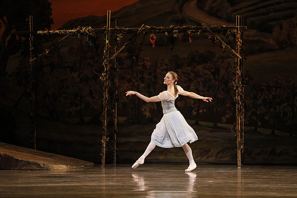 20161020_MCB_Giselle_Act1_DRDA_Arsht_73A3464