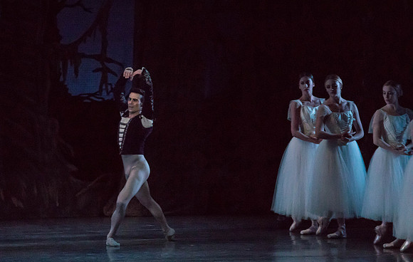 20161022_MCB_Giselle_Act2_2Cast_Tricia_Arsht_73A0282