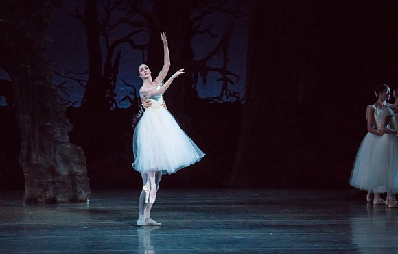 20161022_MCB_Giselle_Act2_2Cast_Tricia_Arsht_73A0118