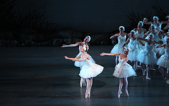 20151114_Swan_Lake_George_Balanchine_Kravis_IMG_6527