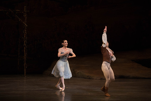 20161022_MCB_Giselle_Act1_2Cast_Tricia_Arsht_Arsht_73A5848