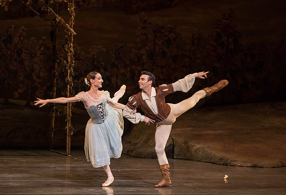 20161022_MCB_Giselle_Act1_2Cast_Tricia_Arsht_Arsht_73A5909