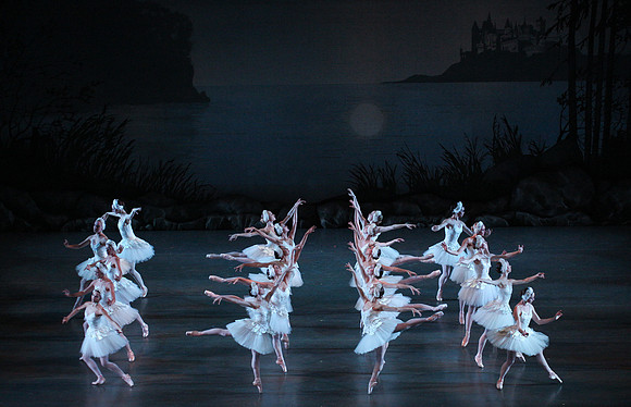 20151114_Swan_Lake_George_Balanchine_Kravis_IMG_6573
