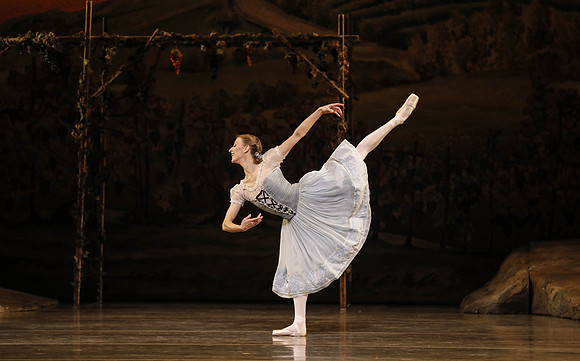 20161020_MCB_Giselle_Act1_DRDA_Arsht_73A3476