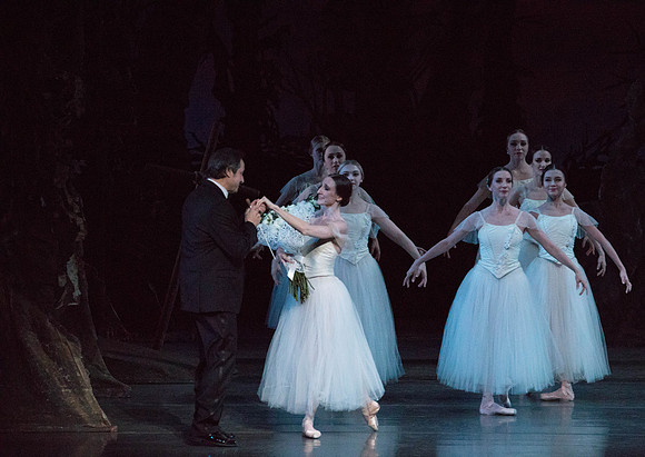 20161022_MCB_Giselle_Act2_2Cast_Tricia_Arsht_73A1067