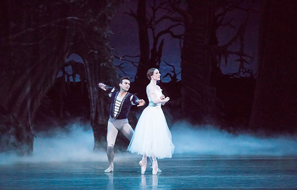 20161022_MCB_Giselle_Act2_2Cast_Tricia_Arsht_73A0843