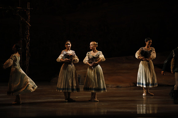 20161023_MCB_Giselle_Act1_3Cast_Jennifer_Laurent_Arsht__73A1359
