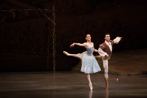 20161022_MCB_Giselle_Act1_2Cast_Tricia_Arsht_Arsht_73A5931