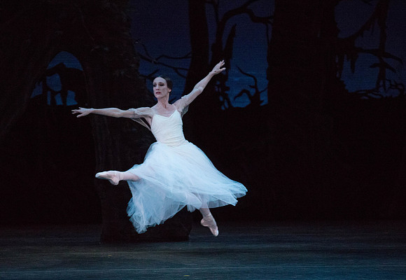 20161022_MCB_Giselle_Act2_2Cast_Tricia_Arsht_73A0945