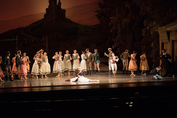20161022_MCB_Giselle_Act1_2Cast_Tricia_Arsht_73A9403