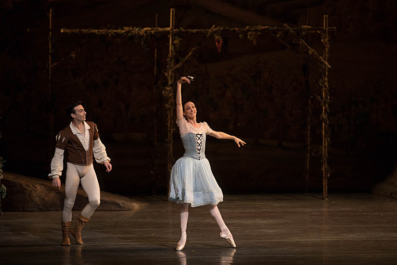 20161022_MCB_Giselle_Act1_2Cast_Tricia_Arsht_Arsht_73A5863