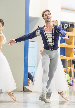 20161013_MCB_Giselle_Act1_Rehersal_Studio9C7C0064