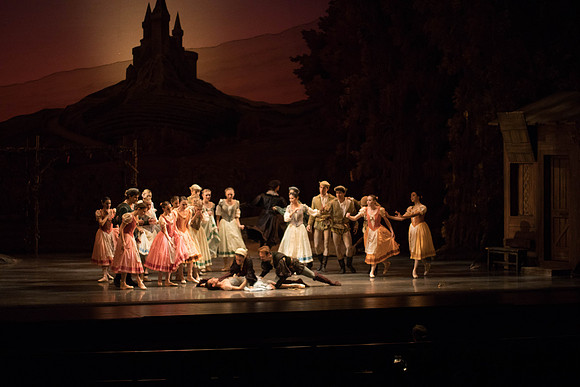 20161022_MCB_Giselle_Act1_2Cast_Tricia_Arsht_73A9449