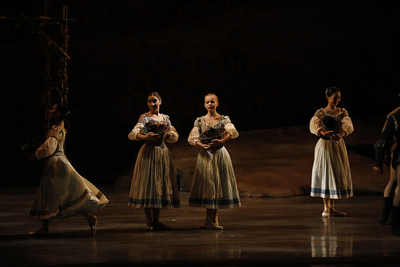 20161023_MCB_Giselle_Act1_3Cast_Jennifer_Laurent_Arsht__73A1358