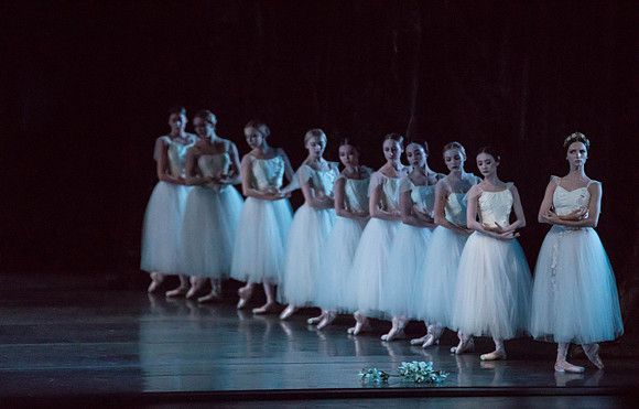 20161022_MCB_Giselle_Act2_2Cast_Tricia_Arsht_73A0523
