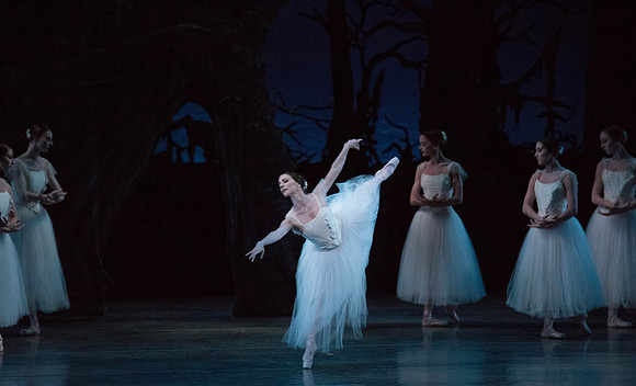 20161022_MCB_Giselle_Act2_2Cast_Tricia_Arsht_73A0305