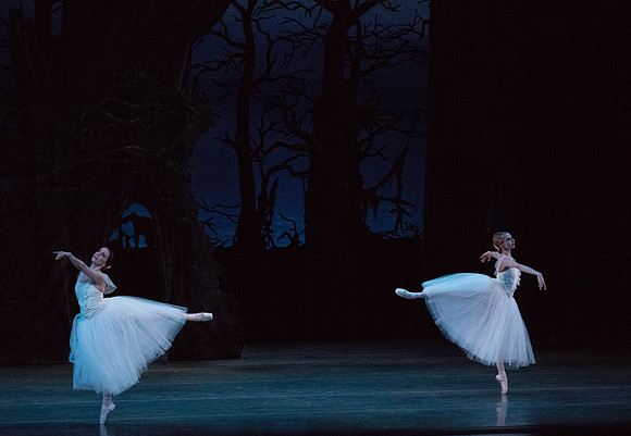 20161022_MCB_Giselle_Act2_2Cast_Tricia_Arsht_73A0492