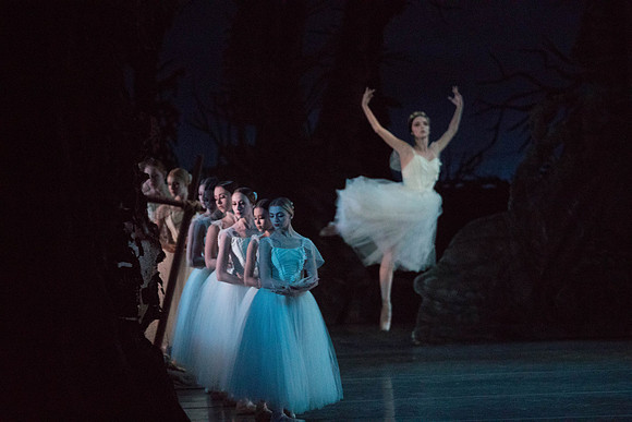 20161022_MCB_Giselle_Act2_2Cast_Tricia_Arsht_73A0403