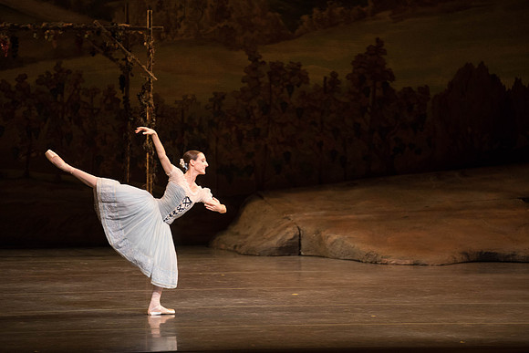 20161022_MCB_Giselle_Act1_2Cast_Tricia_Arsht_Arsht_73A5720