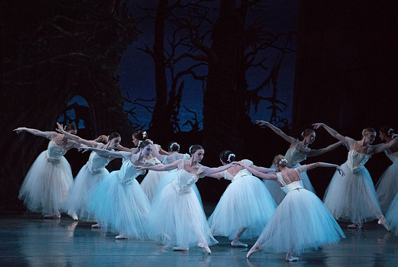 20161022_MCB_Giselle_Act2_2Cast_Tricia_Arsht_73A0057