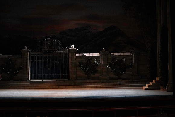 20240418_Swan_Lake_Back Stage_DSC2523.ARW