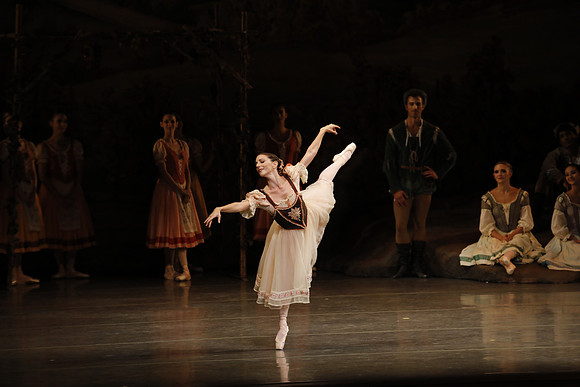 20161023_MCB_Giselle_Act1_3Cast_Jennifer_Laurent_Arsht__73A3460