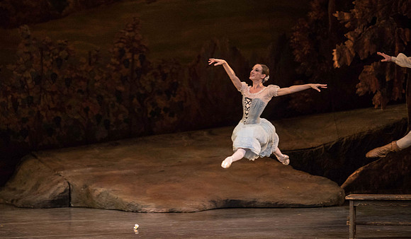 20161022_MCB_Giselle_Act1_2Cast_Tricia_Arsht_Arsht_73A5955