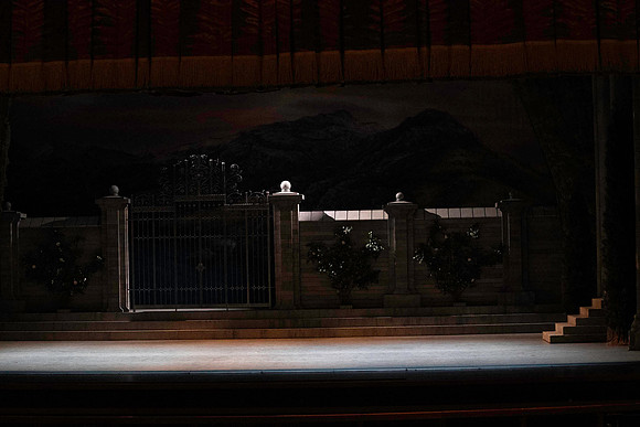 20240418_Swan_Lake_Back Stage_DSC2526.ARW