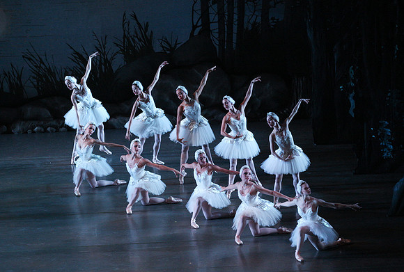 20151114_Swan_Lake_George_Balanchine_Kravis_IMG_6627