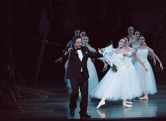 20161022_MCB_Giselle_Act2_2Cast_Tricia_Arsht_73A1074