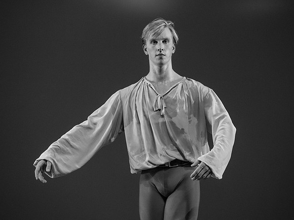 20190110_Dance_at_a_Gathering_MG_0142-2