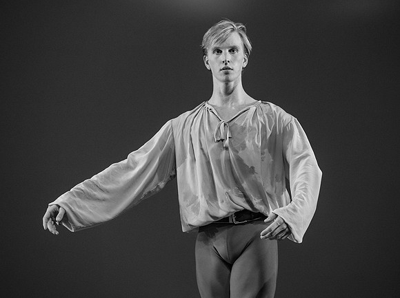 20190110_Dance_at_a_Gathering_MG_0143-2