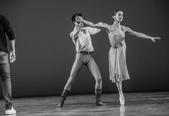 20190110_Dance_at_a_Gathering_MG_0179-2