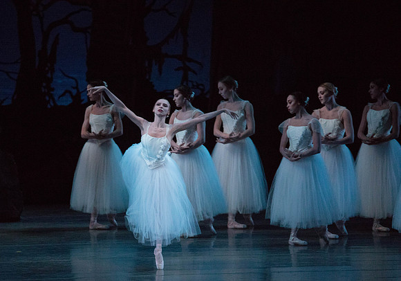 20161022_MCB_Giselle_Act2_2Cast_Tricia_Arsht_73A0251
