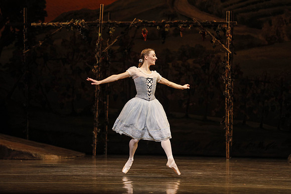 20161020_MCB_Giselle_Act1_DRDA_Arsht_73A3487