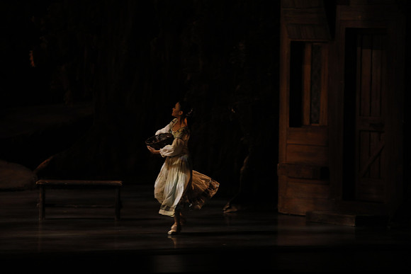 20161023_MCB_Giselle_Act1_3Cast_Jennifer_Laurent_Arsht__73A1349