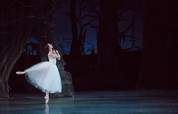 20161022_MCB_Giselle_Act2_2Cast_Tricia_Arsht_73A0179
