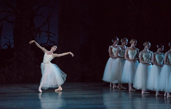 20161022_MCB_Giselle_Act2_2Cast_Tricia_Arsht_73A0154