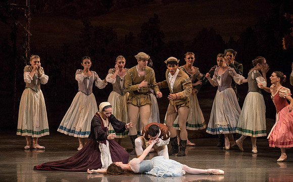 20161022_MCB_Giselle_Act1_2Cast_Tricia_Arsht_73A9340